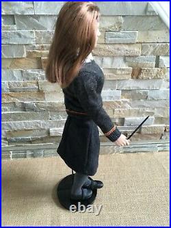 Tonner Harry Potter 16 Vinyl Toy DOLL GINNY WEASLEY in Ensemble with STAND + WAND