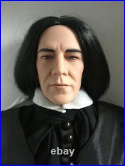 Tonner Harry Potter 19Vinyl DOLL Toy PROFESSOR SNAPE dressed withCAPE, STAND, WAND