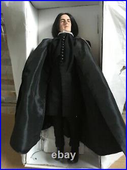 Tonner Harry Potter 19Vinyl DOLL Toy PROFESSOR SNAPE dressed withCAPE, STAND, WAND